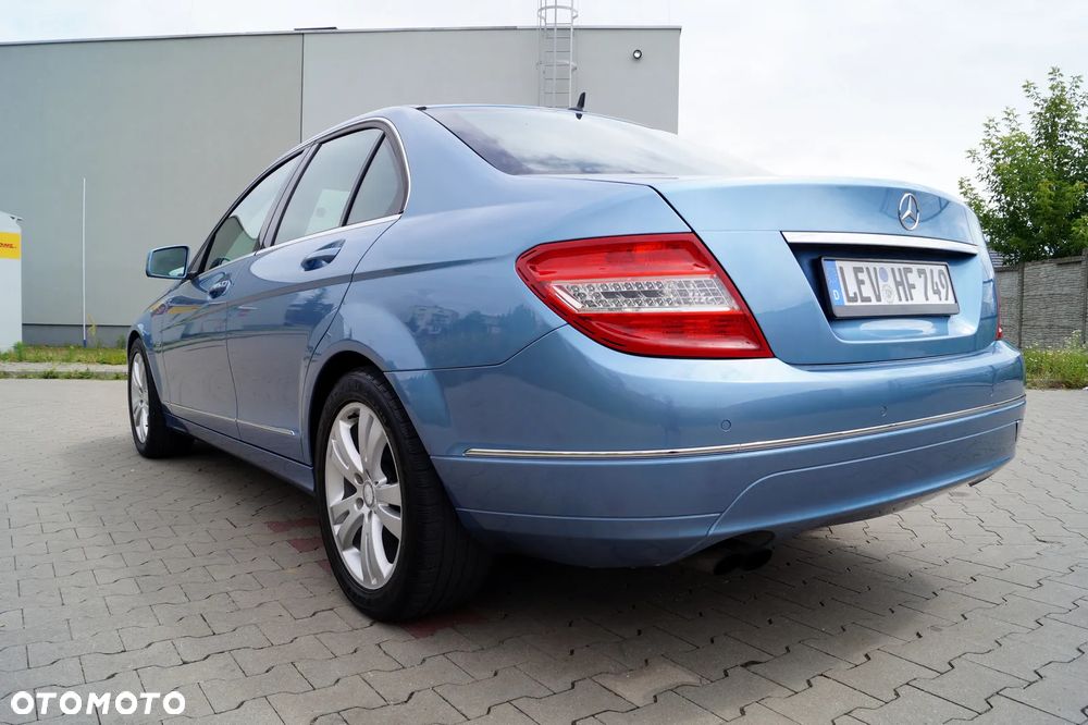 Mercedes-Benz Klasa C 180 CGI Automatik BlueEFFICIENCY Avantgarde - 12