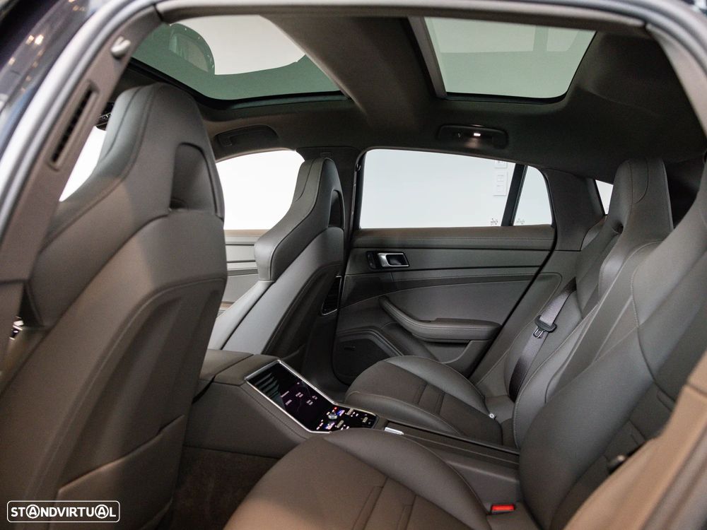 Porsche Panamera 4 E-Hybrid Platinum Edition - 30