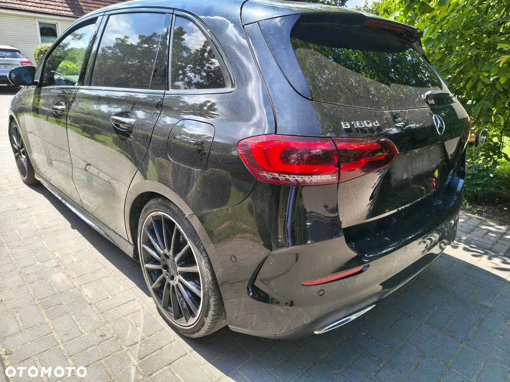 Mercedes-Benz Klasa B 180 d 7G-DCT AMG Line - 3