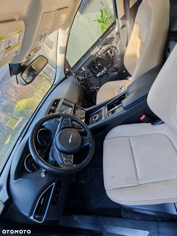 Jaguar F-Pace - 19