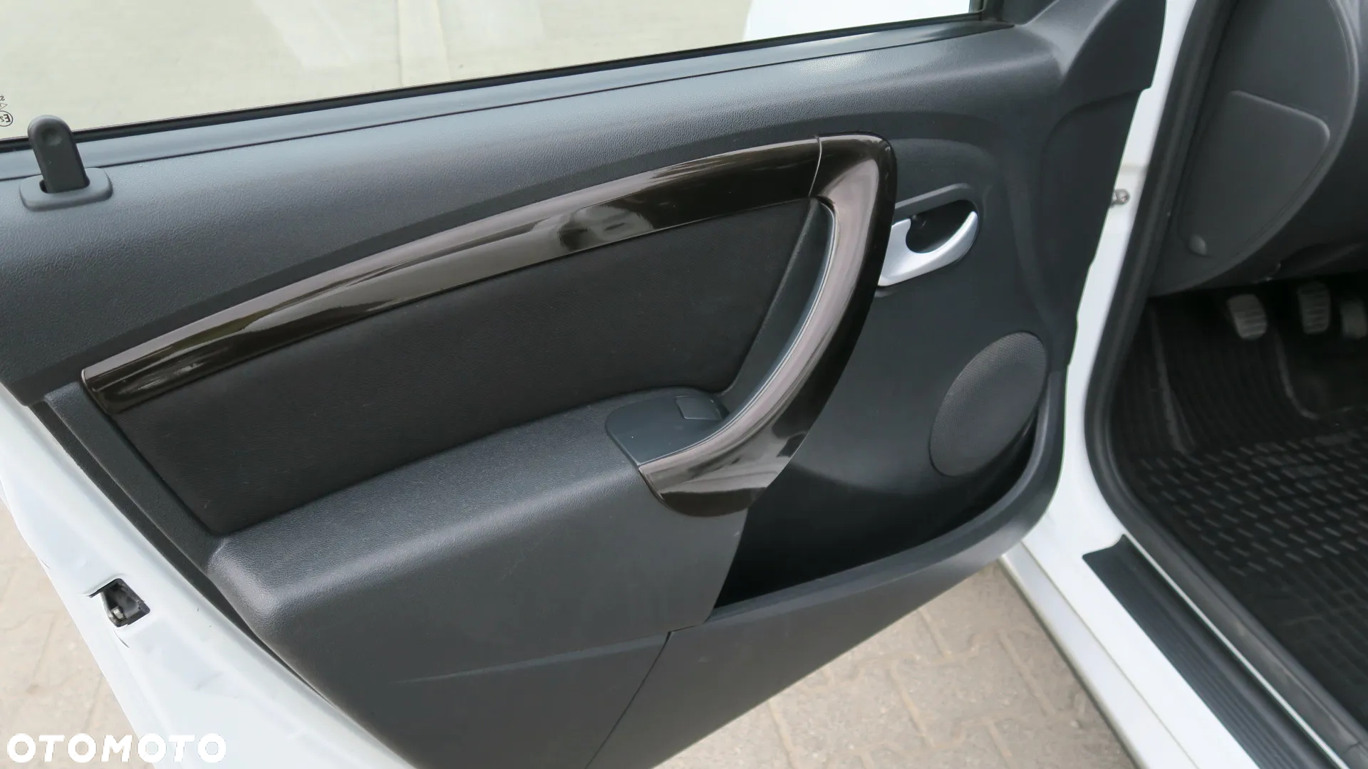 Dacia Duster 1.6 16V 4x2 Essentiel - 16