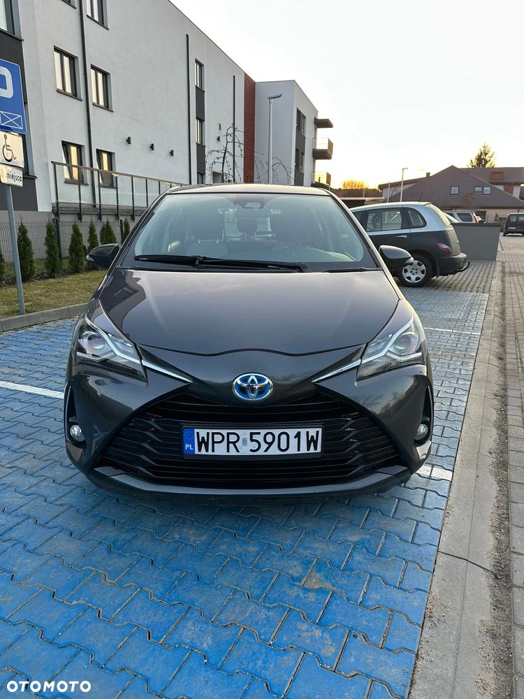 Toyota Yaris Hybrid 100 Premium - 13