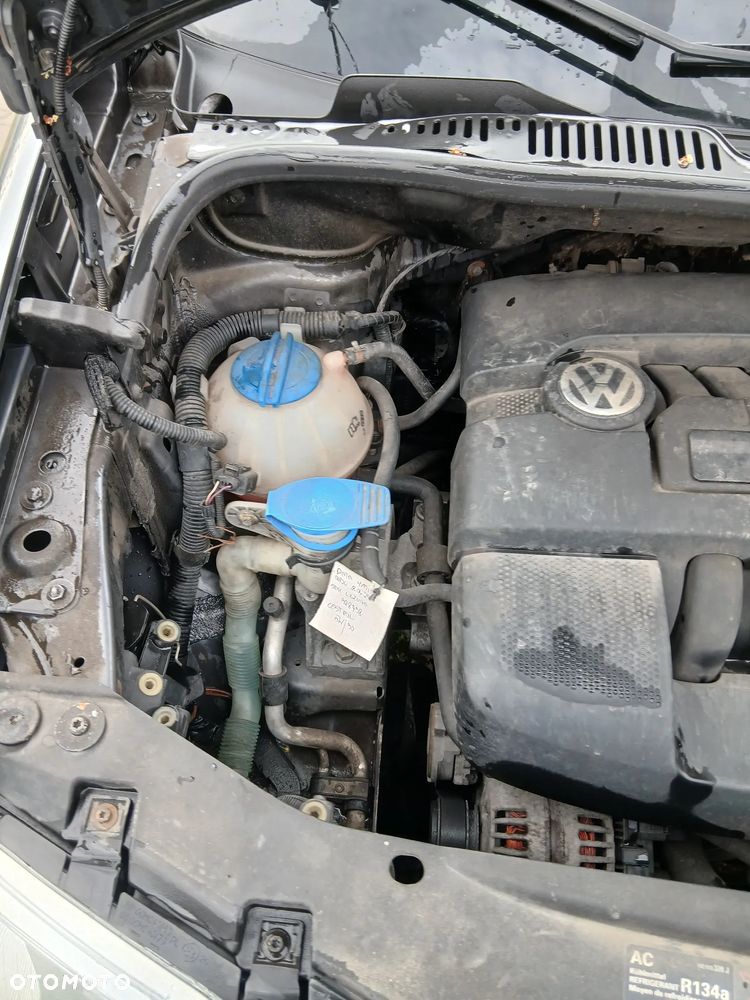 Volkswagen Touran 1.6 Conceptline - 28