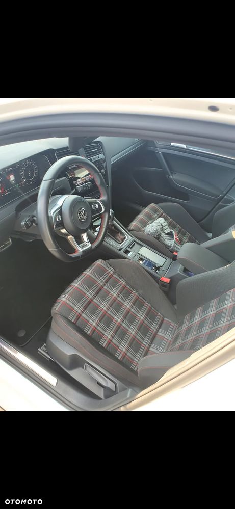 Volkswagen Golf - 10