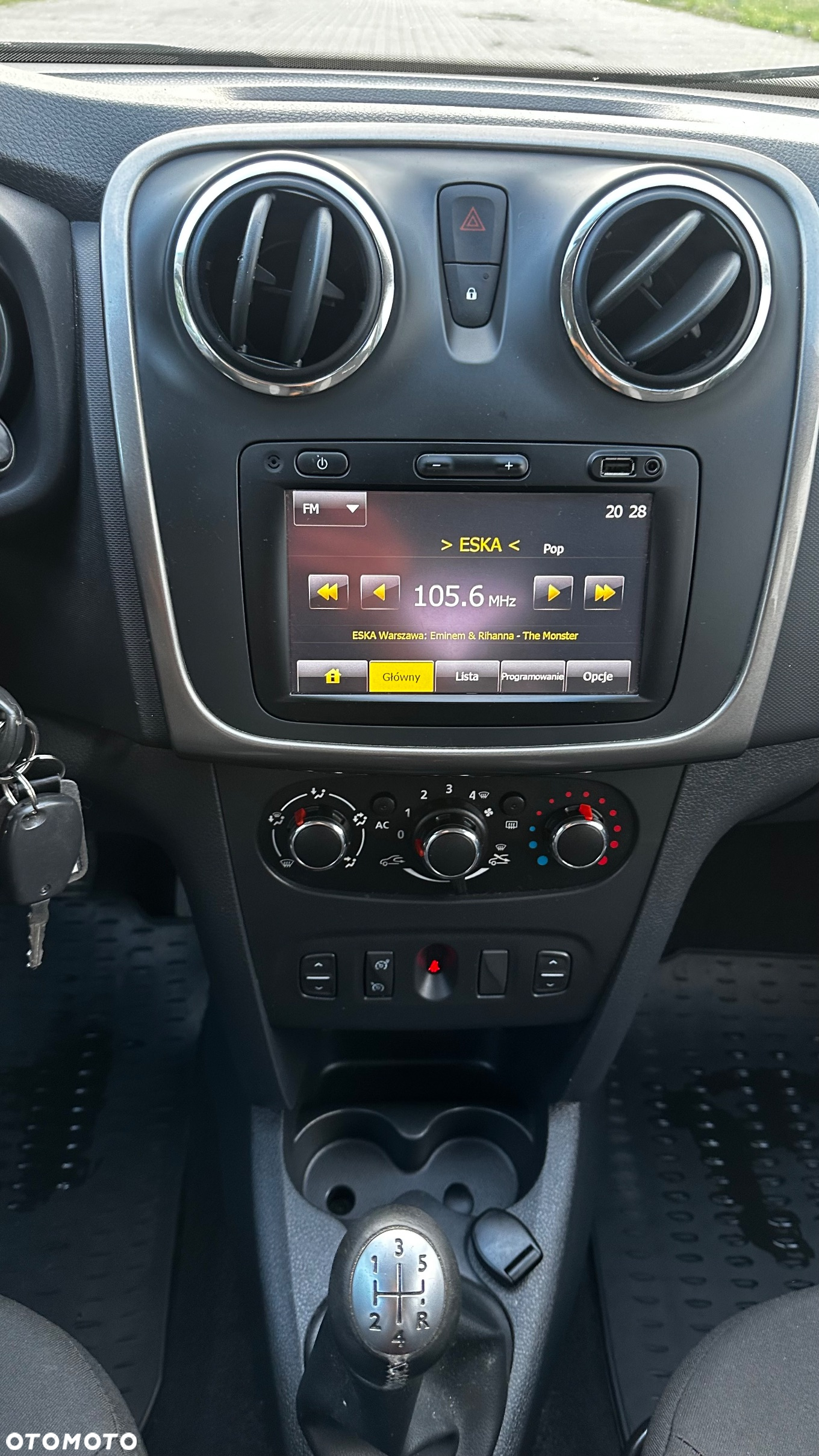 Dacia Sandero TCe 90 Celebration - 24