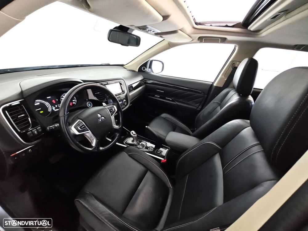 Mitsubishi Outlander - 30