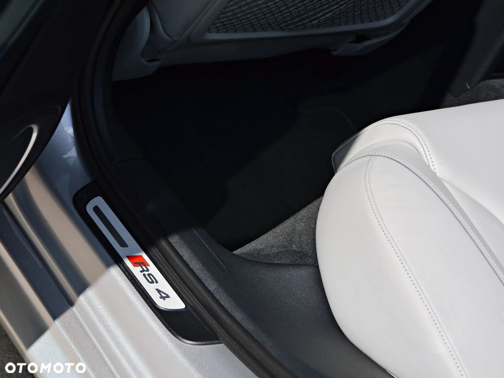 Audi RS4 Avant Avant S tronic - 36