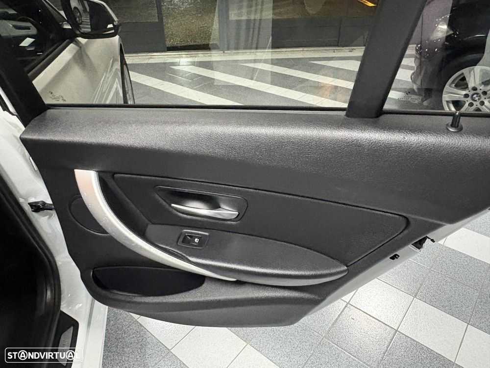 BMW 316 d Line Sport Shadow - 24