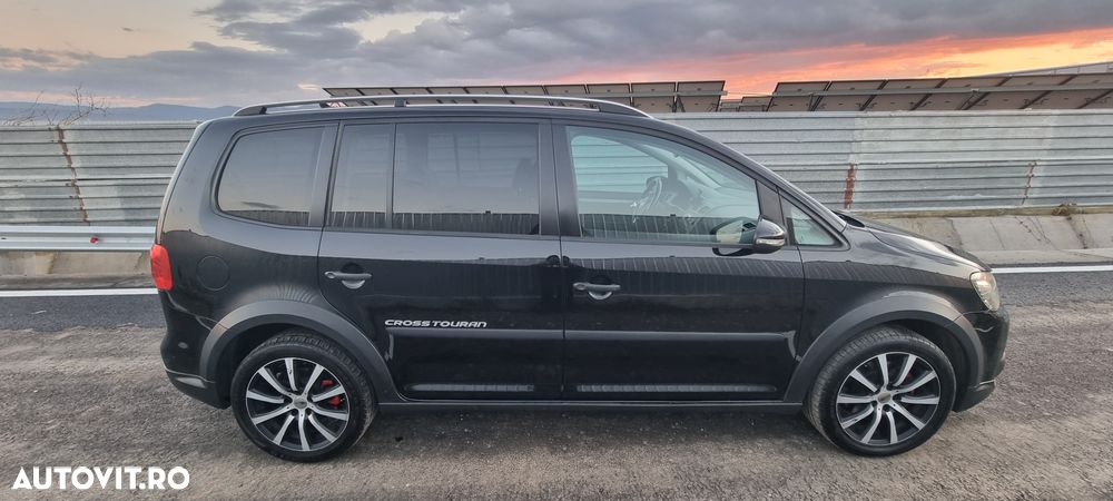 Volkswagen Touran 2.0 TDI DPF DSG Cross - 5