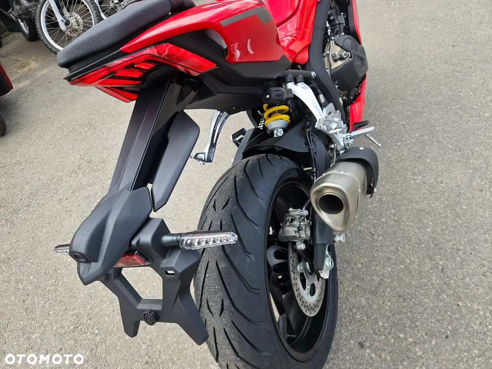 QJMOTOR SRK 800RR - 16