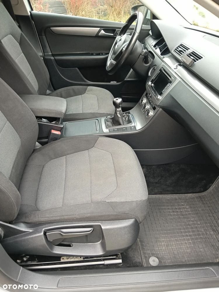 Volkswagen Passat 2.0 TDI Comfortline - 11