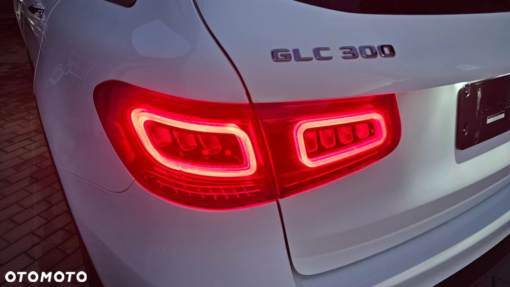 Mercedes-Benz GLC 300 4Matic 9G-TRONIC Exclusive - 16