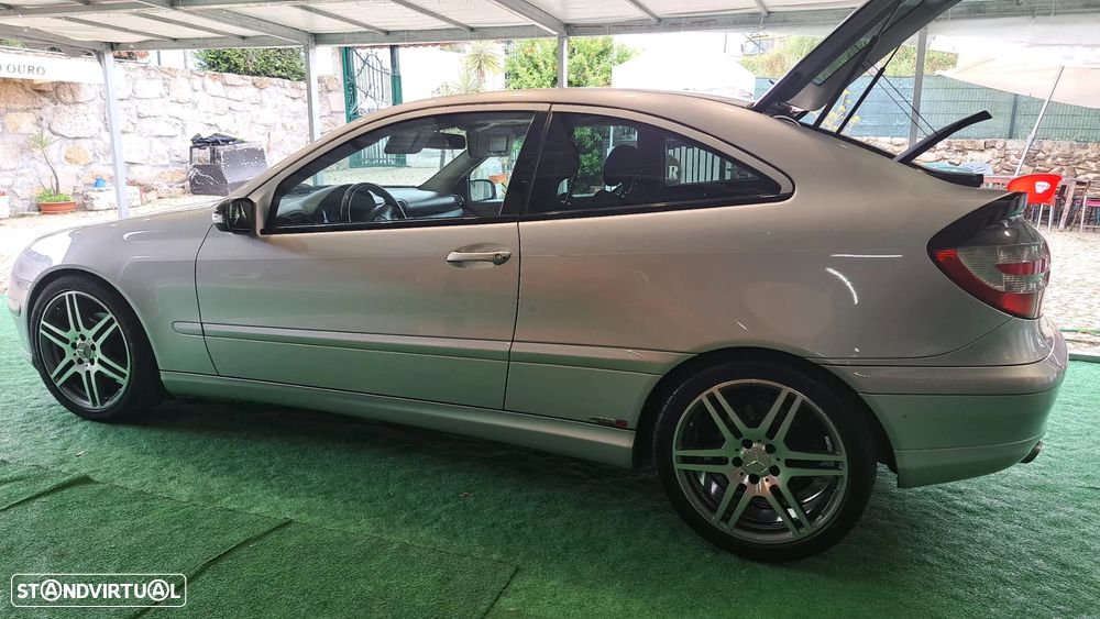 Mercedes-Benz 220 - 1