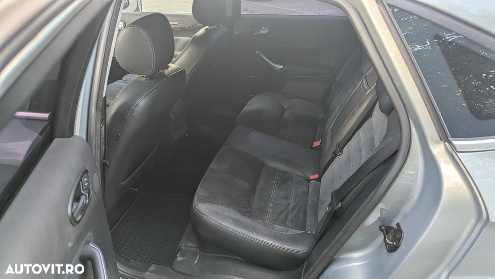 Ford Mondeo 2.0 TDCi Ghia - 11