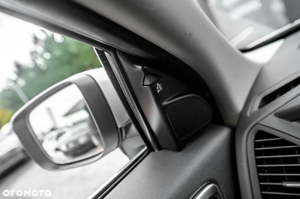 Volvo XC 60 2.4D AWD R-Design - 25