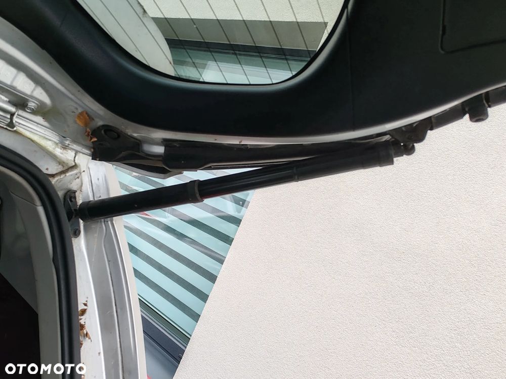 Siłownik elektryczny klapy prawy tył 68910-42015 Toyota RAV-4 RAV4 IV 13-18
