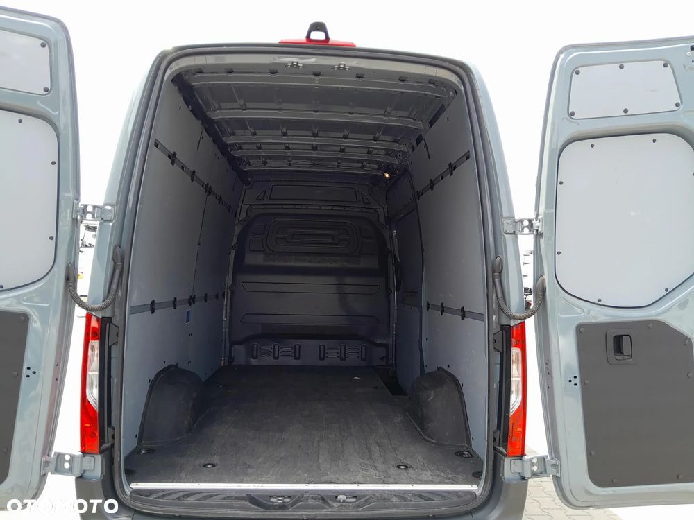 Mercedes-Benz Sprinter - 15