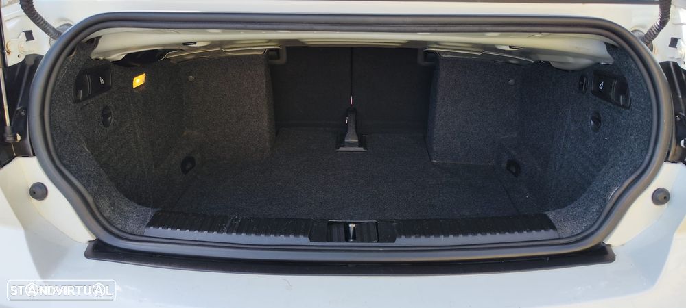 VW Golf Cabriolet 1.6 TDi BlueMotion - 25