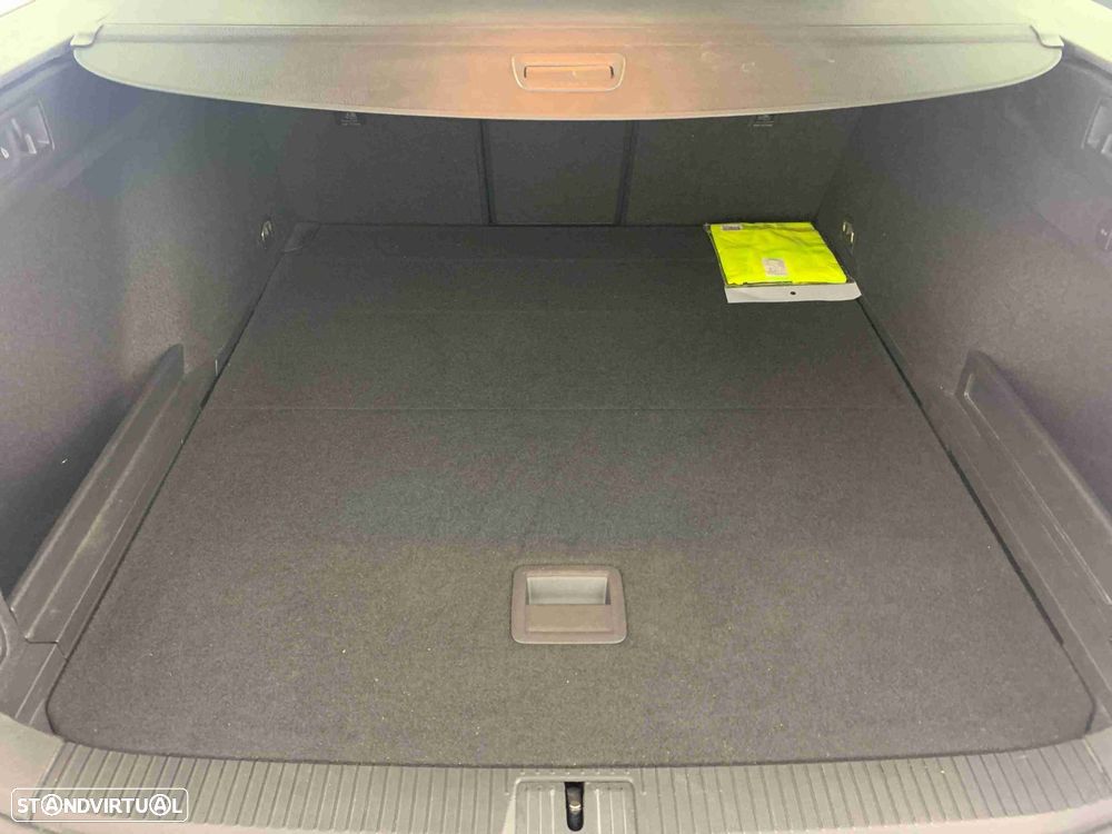 VW Passat Variant 1.6 TDI Confortline - 16