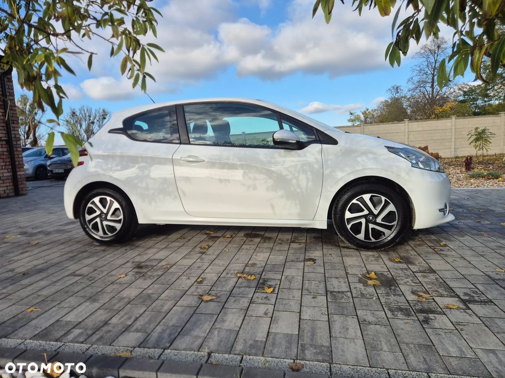 Peugeot 208 - 11