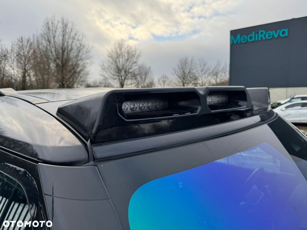 Land Rover Defender - 17