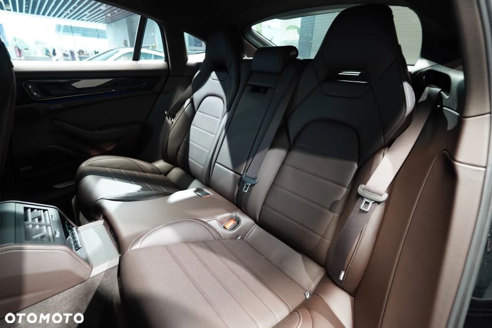Porsche Panamera ver-4-e--hybrid-phev - 10