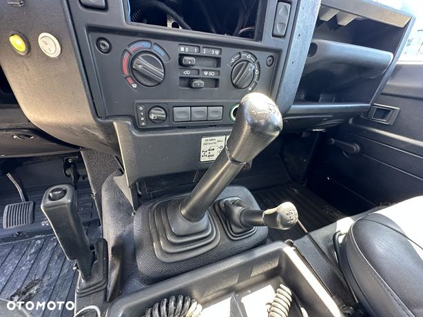 Land Rover Defender - 28