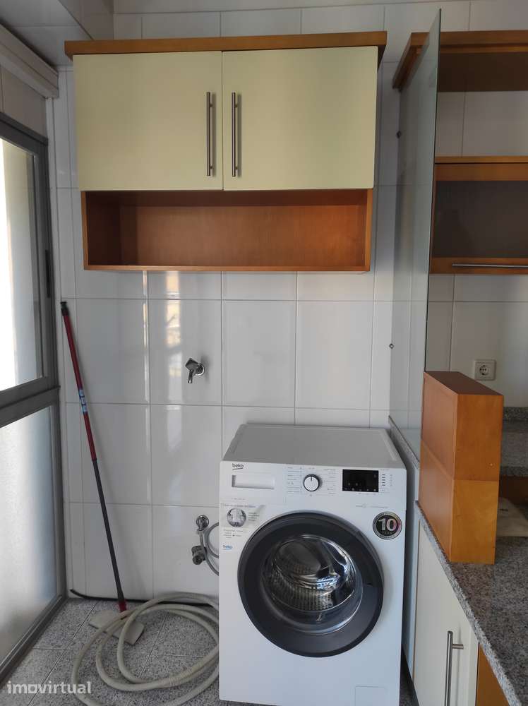 Costa T2 com varanda, garagem e ar condicionado em Guimarães - Grande imagem: 2/13