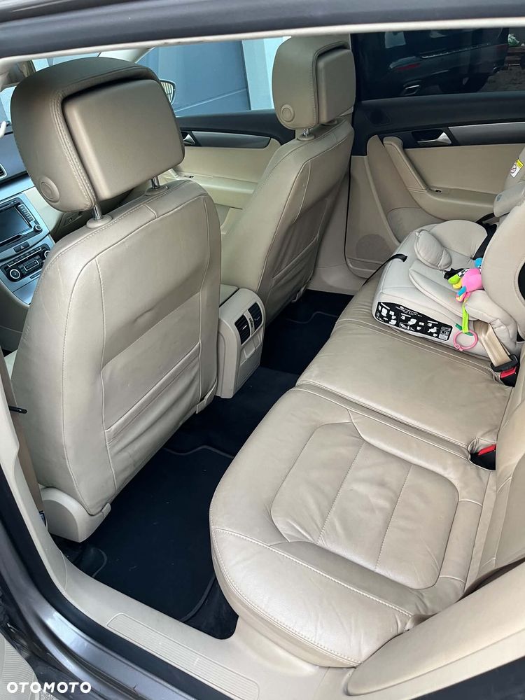 Volkswagen Passat - 15