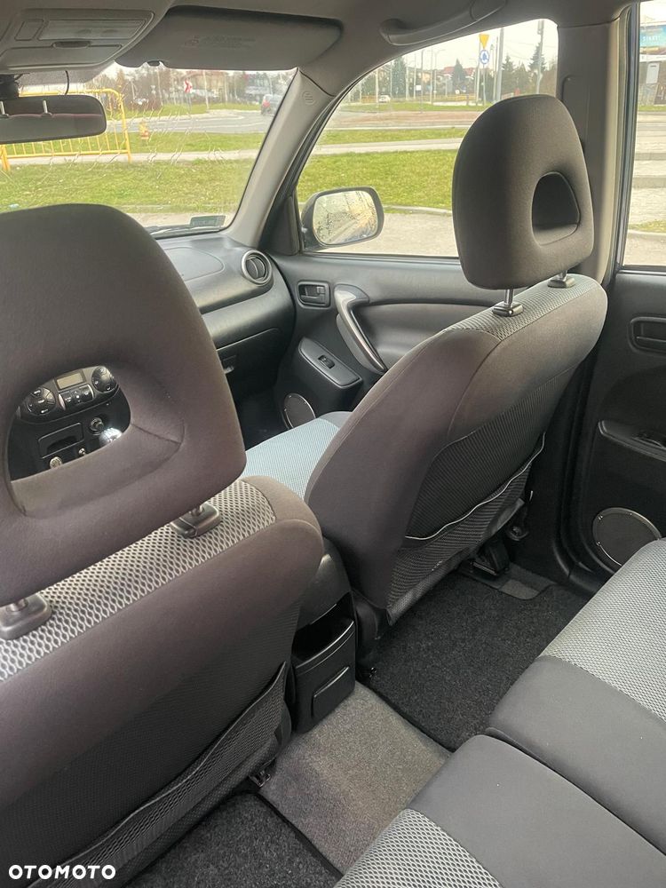 Toyota RAV4 2.0 D-4D 4x4 - 12