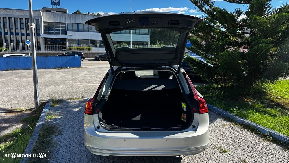 Volvo V90 2.0 B4 Momentum Plus Geartronic - 9
