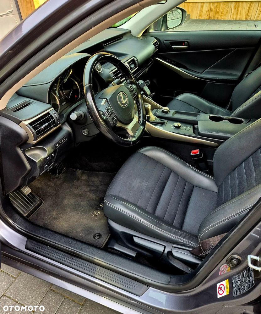 Lexus IS 200t Comfort - 4
