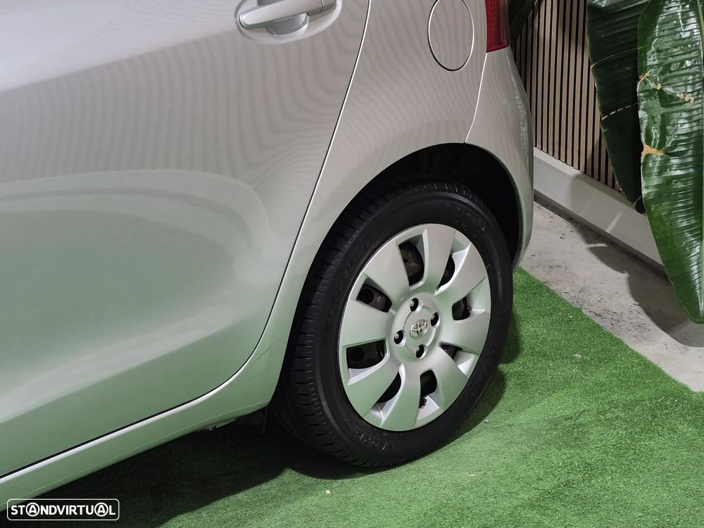 Toyota Yaris 1.0 VVT-i AC - 4