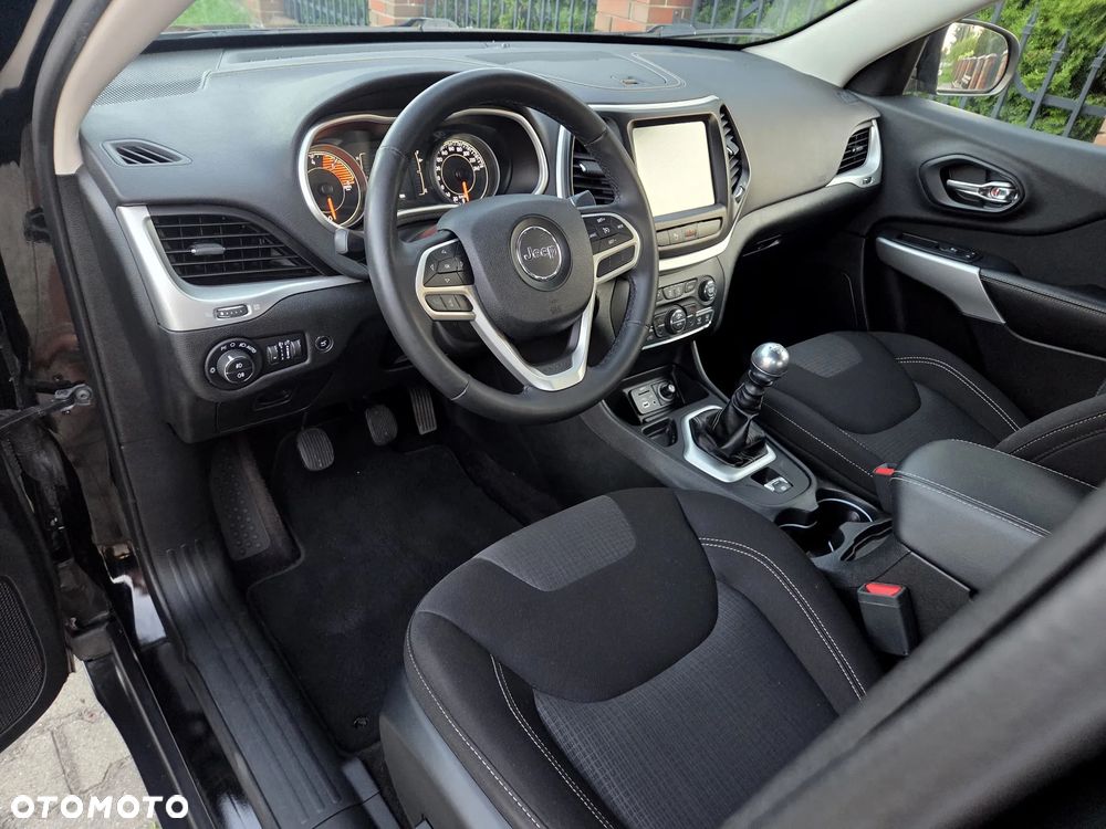 Jeep Cherokee 2.0 MJD 4x2 Longitude - 16