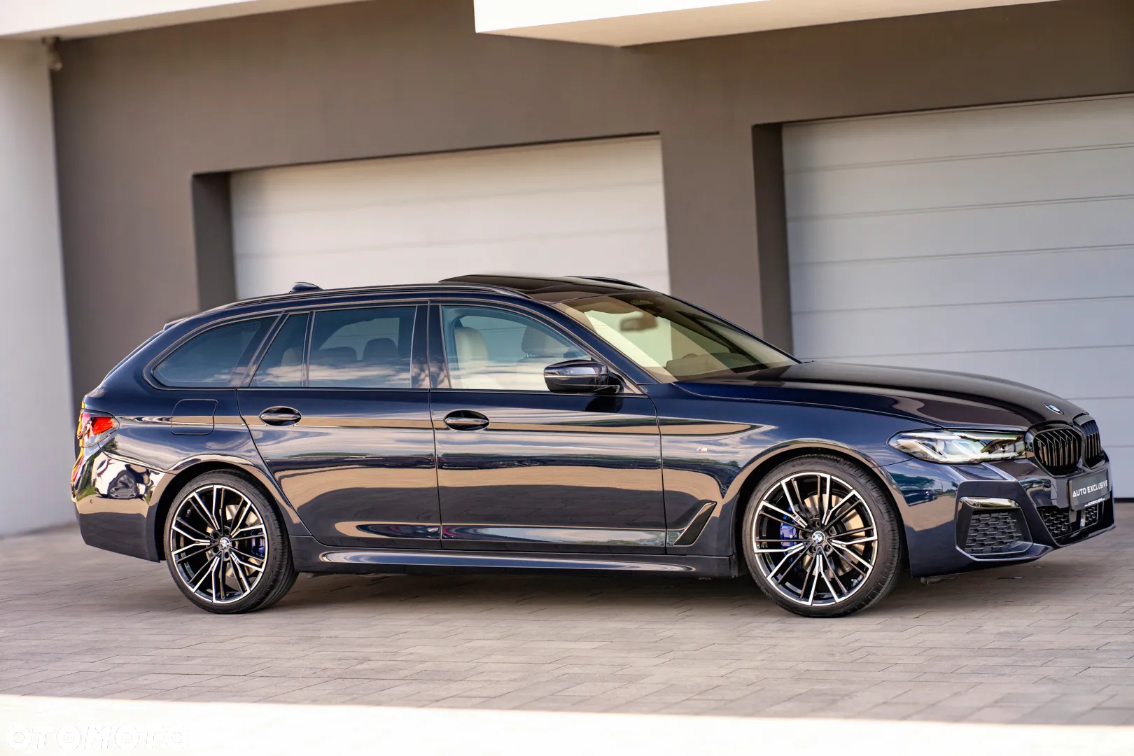 BMW Seria 5 530d xDrive Touring M Sport Edition - 12