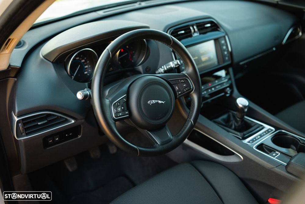 Jaguar F-Pace 2.0 i4D Pure - 13