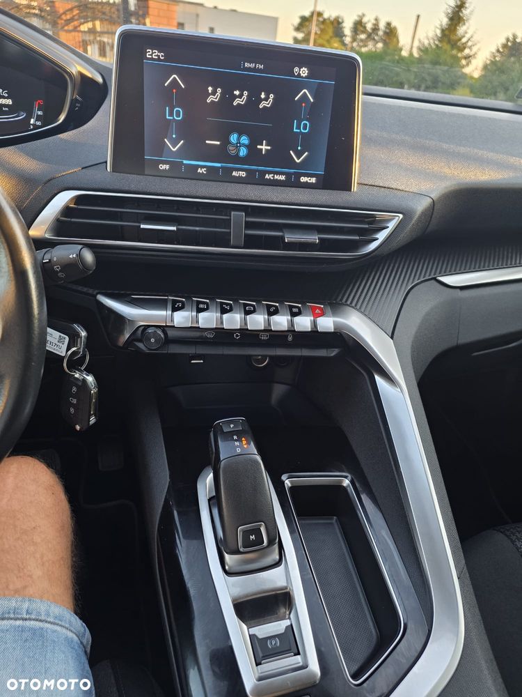 Peugeot 3008 1.2 PureTech Active S&S EAT8 - 17