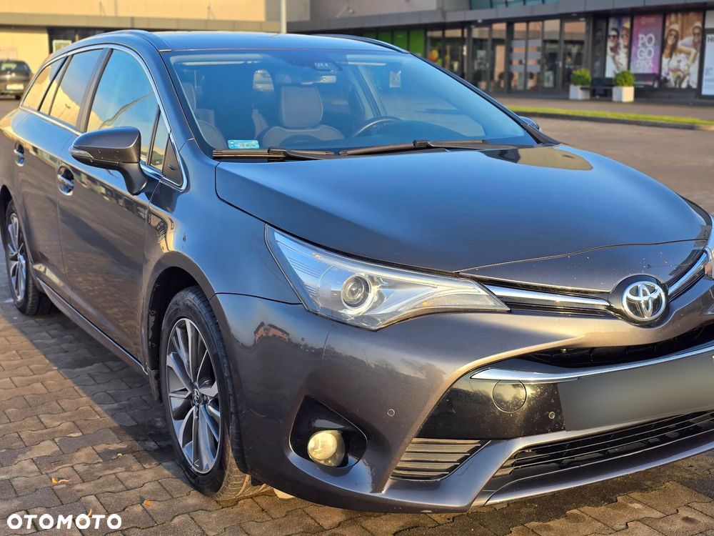 Toyota Avensis 1.8 Premium - 9