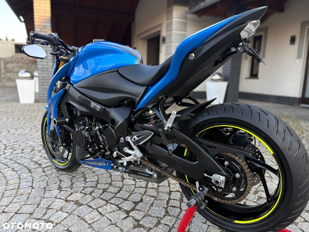 Suzuki GSX - 20