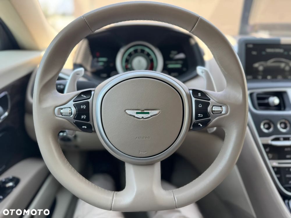 Aston Martin DB11 Launch Edition - 17