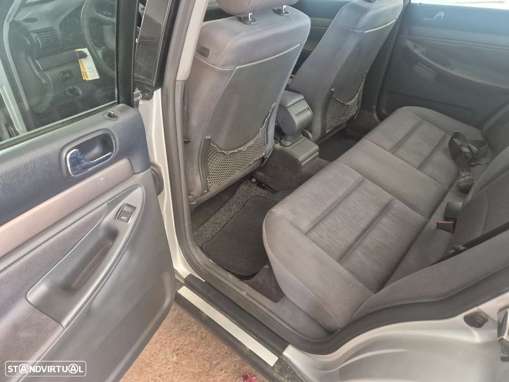 Audi A4 1.9 TDI Attraction - 5