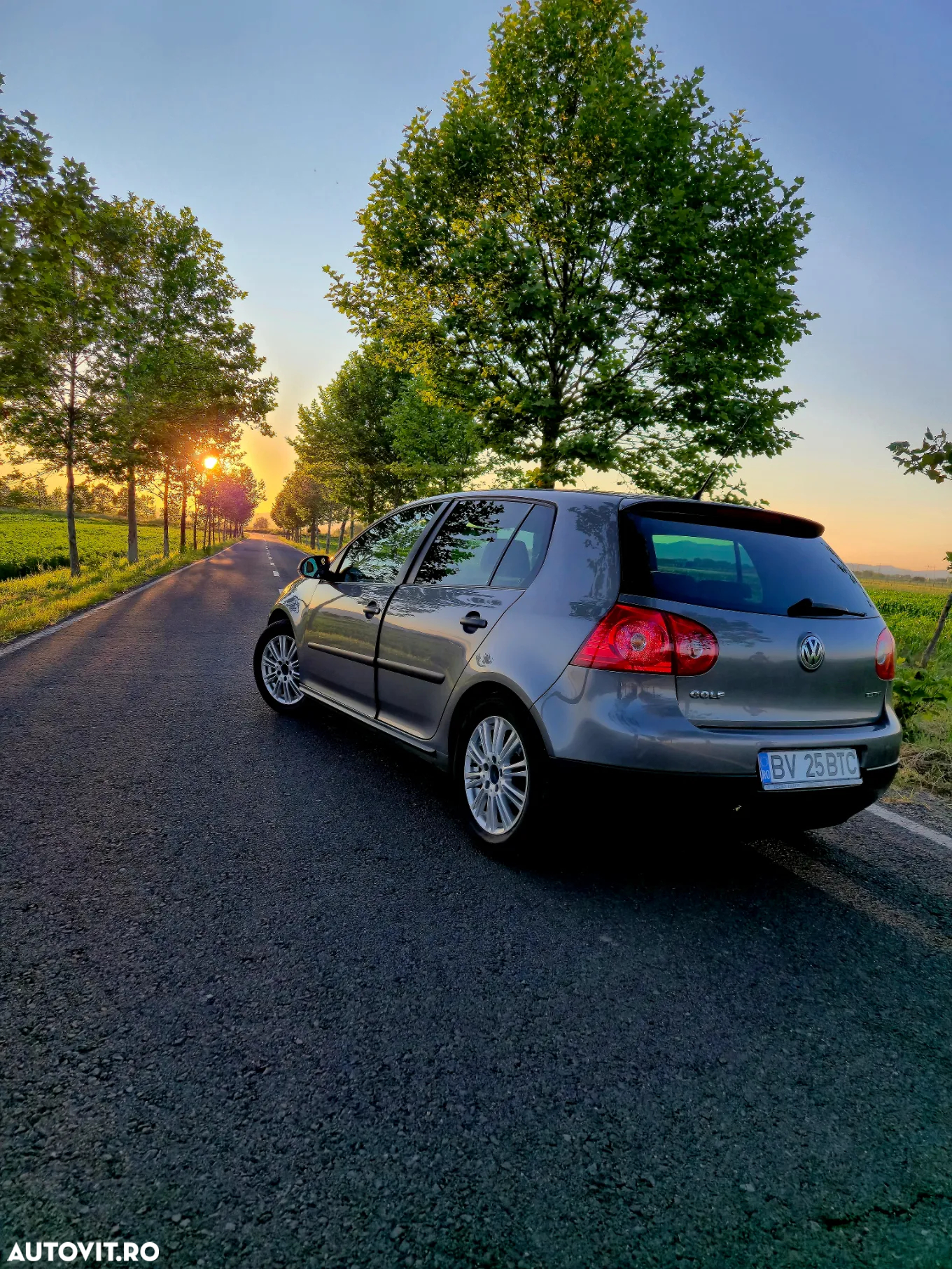 Volkswagen Golf 1.9 TDI Comfortline BlueMotion - 3