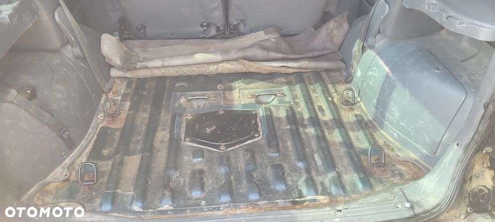 Mitsubishi Pajero - 16