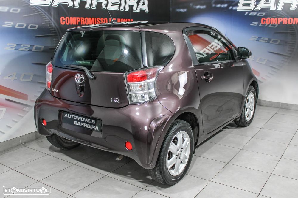 Toyota iQ 1.0 VVT-i Essential+AC - 11