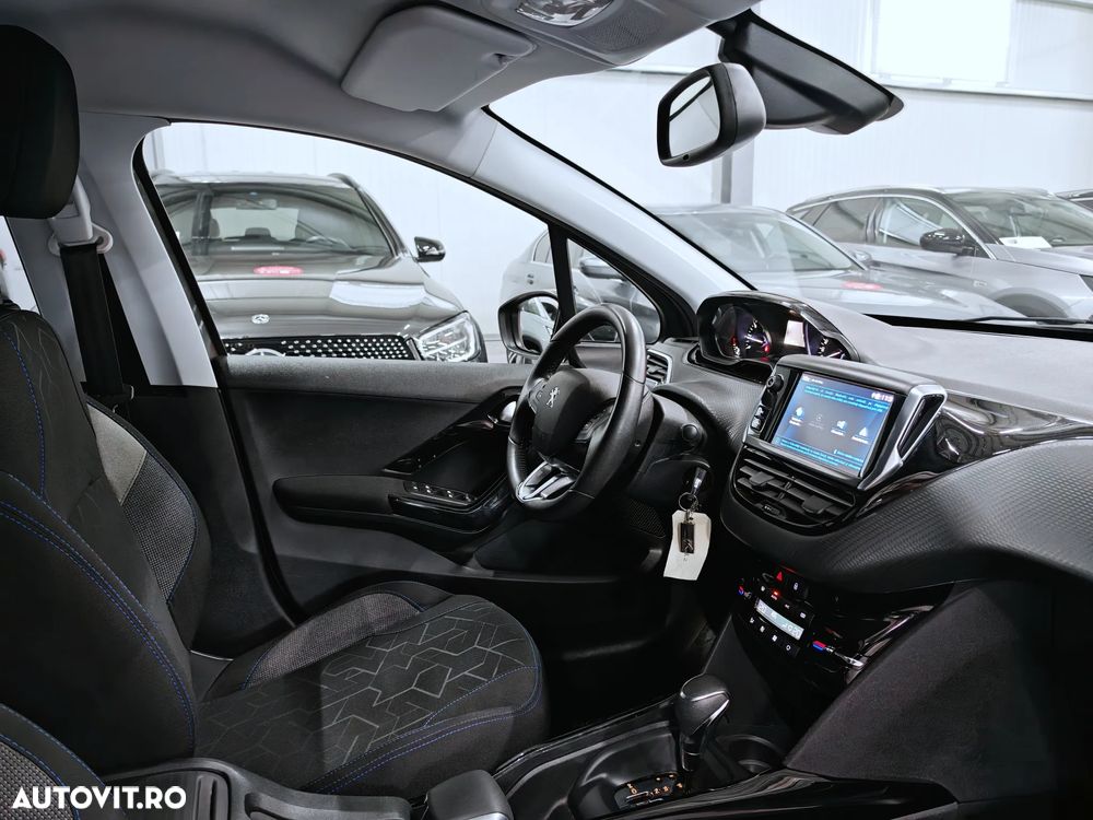 Peugeot 2008 PureTech 130 Stop&Start EAT6 Signature - 6