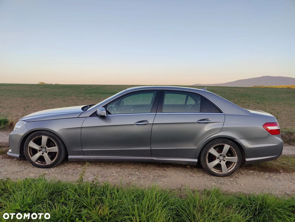 Mercedes-Benz E-Class 2012 photo 5