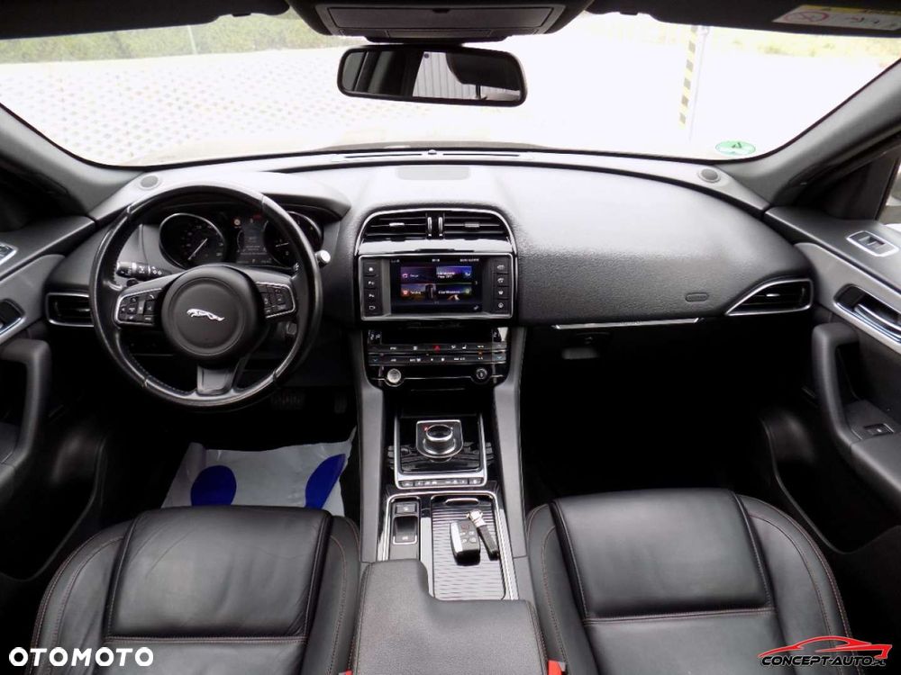 Jaguar F-Pace - 23