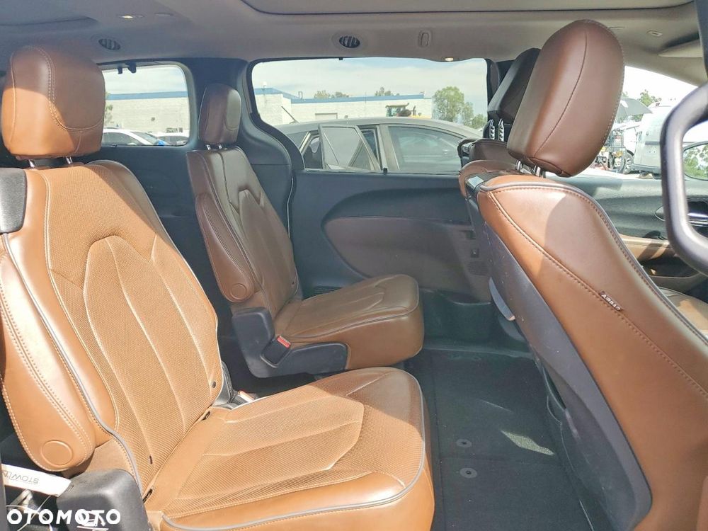 Chrysler Pacifica - 10