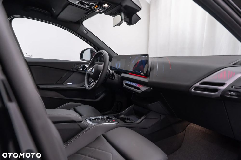 BMW Seria 1 120 mHEV - 33