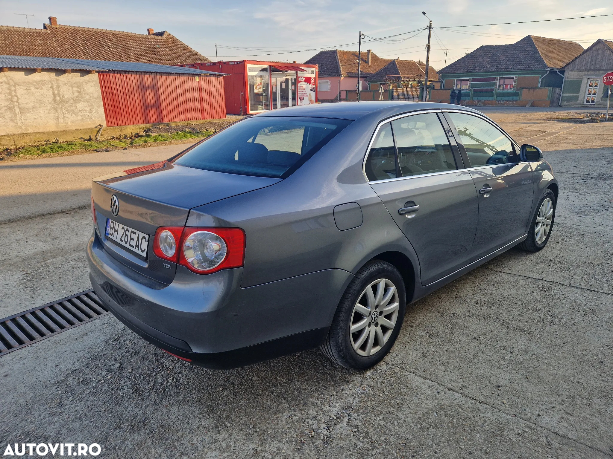 Volkswagen Jetta - 4